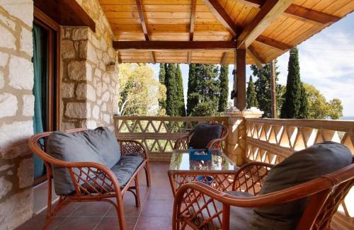 Lithakia Villa | Villa Cana - Rustic Villa in Nature with Terrace