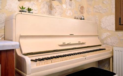 Lithakia Villa | Villa Cana - Rustic Villa in Nature with Terrace