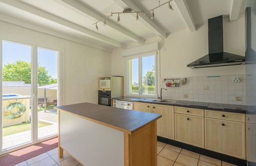 Saint-Palais-sur-Mer Villa | Villa 'Cap Mer 17' with Private Pool, Private Terrace and Wi-Fi