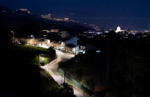 Piedimonte Etneo Villa | Villa Capogrecale - piscina riscaldata