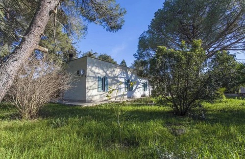Manduria Cottage | Villa Cardinale in Salento with pinewood and swimming pool. Puglia.