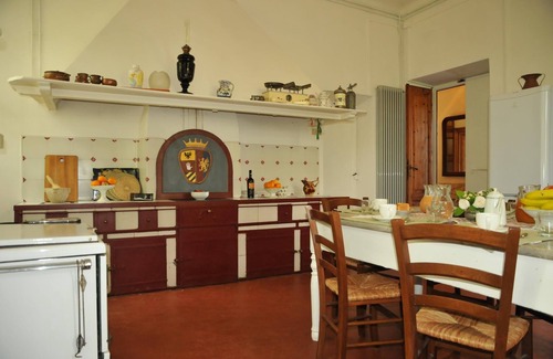 Sarzana Villa | VILLA CARLOTTA 9 PAX, Historic villa, BBC, WI-FI, Beautiful Garden, near 5Terre