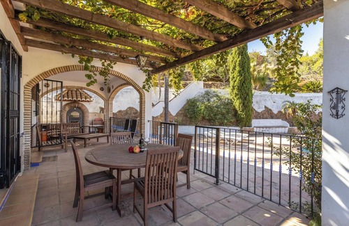 Jete Villa | Villa Casa Cristina with Mountain View, Pool, Garden, A/C & Wi-Fi