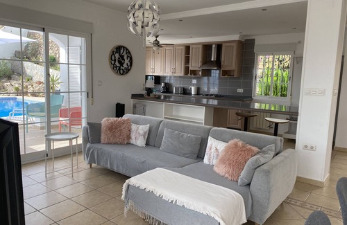 Salobrena Villa | Villa 'Casa Descansa' with Sea View, Wi-Fi and Air Conditioning
