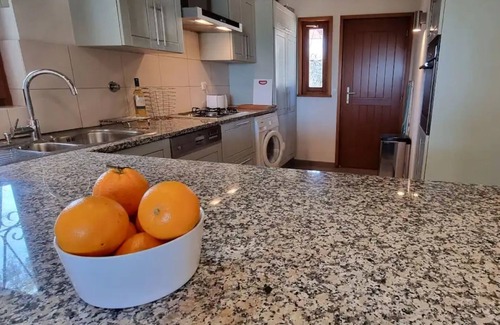 Alfeicao Villa | Villa 'Casa Florencia' with Wi-Fi and Air Conditioning