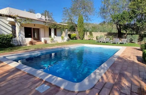 Alfeicao Villa | Villa 'Casa Florencia' with Wi-Fi and Air Conditioning