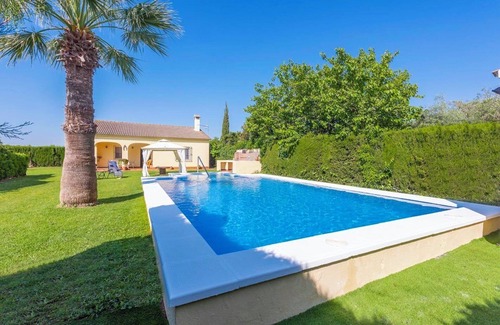 Marchena House | Villa "Casa Rural Casa de Noa" with Private Pool, Private Garden & Wi-Fi