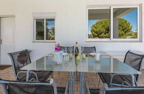 Marchena Villa | Villa "Casa Rural Villa Woris" with Private Pool, Private Garden & Wi-Fi
