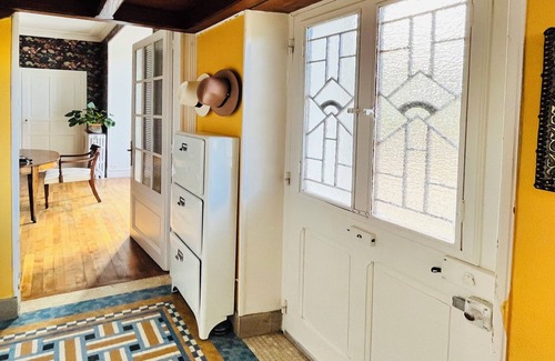 Neris-les-Bains Villa | Villa Castel Marie Louise, ideal for families, in a spa town