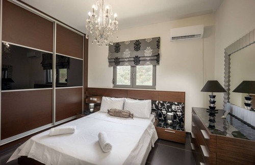 Skotino Villa | Villa Castle by Estia