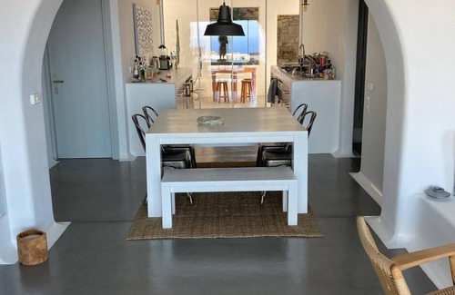 Faros Armenistis Villa | Villa Castro - Houlakia Mykonos - 4 Bedrooms - Private Pool & Jacuzzi