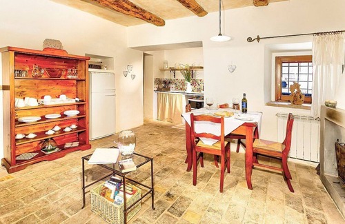 Umbertide House | Villa Cenobio E: A characteristic and welcoming apartment that is part of an ancient country house made of stone, with Free WI-FI.