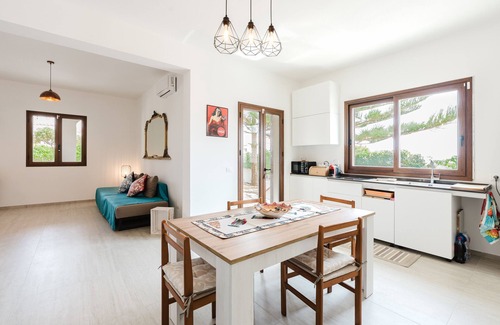 Triscina Villa | Villa "Chiara" with Sea View, Terrace, Wi-Fi & Air Conditioning