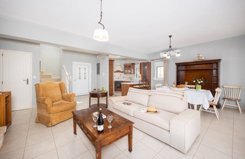 Gerani Villa | Villa Chloe - Four Bedroom Villa, Sleeps 8