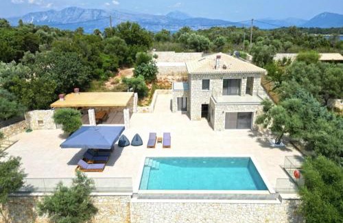 Meganisi Villa | Villa Chriselia - 3 Bedrooms With Sea Access