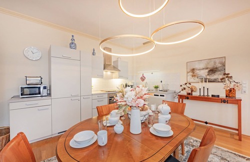 Seebad Heringsdorf Apartment | Villa Christa 05 - spacious, bright apartment with bay window for four people