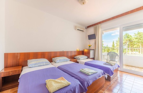 Zrce Villa | Villa Christina for up to 23 people - with pool, max. capacity 30 people