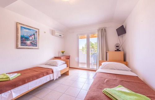 Zrce Villa | Villa Christina for up to 23 people - with pool, max. capacity 30 people