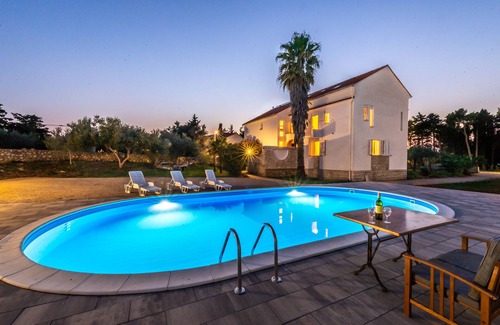 Zrce Villa | Villa Christina - room for up to 3 people with pool, max. capacity 30 people