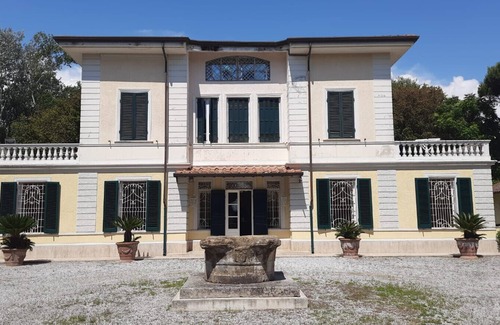 Ronchi Villa | Villa Cinecittà a romantic and quiet corner from a film near Versilia