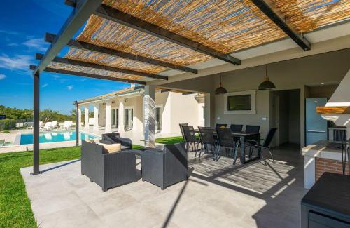 Nova Vas Villa | Villa Civitan with infinity pool in Novigrad