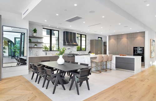 The Flats Villa | Villa Colette by LuxJB 🏆 Beverly Hills Flats Mega Mansion 🏆 Sleeps 18 🏆 9 Beds