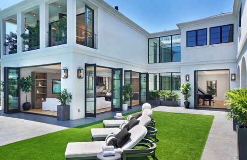 The Flats Villa | Villa Colette by LuxJB 🏆 Beverly Hills Flats Mega Mansion 🏆 Sleeps 18 🏆 9 Beds