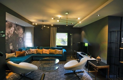 Annecy Villa | Villa 'Comme Un Jardin' with Lake View, Wi-Fi and Air Conditioning