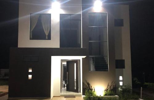 Melgar Villa | Villa con piscina privada y zona bbq en condominio