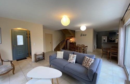 Fouras House | Villa Confortable à Fouras, Proche Mer, 3 Chambres, Terrasse, Jardin, WiFi - FR-1-709-59