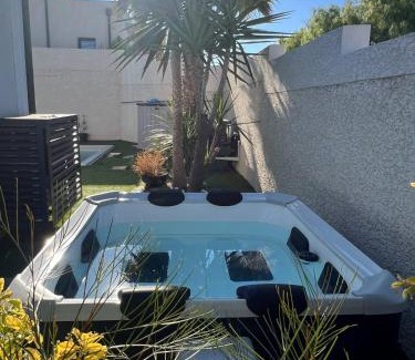 Sauvian Villa | Villa contemporaine avec piscine chauffée proche des plages