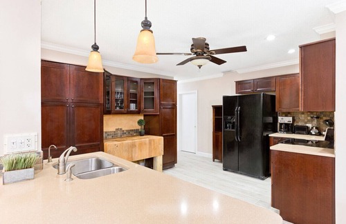 Boca Raton House | Villa Coral 4 BD 3 BA Heated Pool BBQ Remote Work Setup
