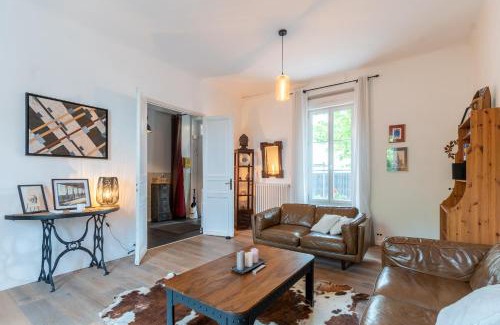 Gardanne Villa | Villa de Charme Climatisée avec Piscine au Centre