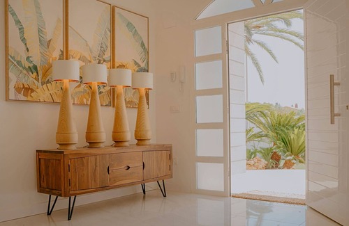 Playa de Almarda Ski Chalet | Villa de Lujo de 7 Hab. 470 M2.con Piscina. Parcela de 1,000 m2. Playa Corinto