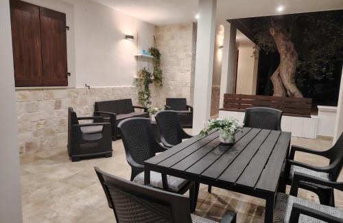 Castellana Grotte Villa | Villa dei Tigli - trulli e relax