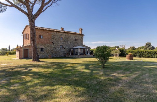 Ferretto Villa | Villa dei Vini – Country house with swimming pool in Cortona, Tuscany.