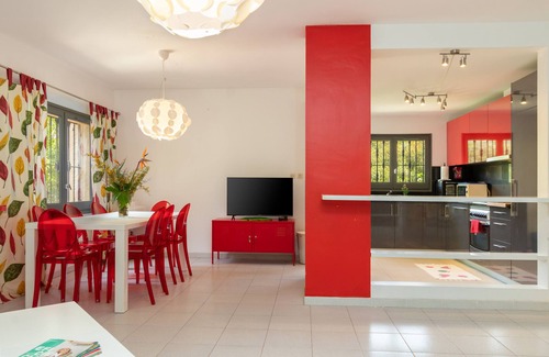 Santa Cristina de Aro Villa | Villa 'Del Sol' with Mountain View, Wi-Fi and Air Conditioning