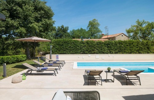 Vinez Villa | VILLA del SOL with large garden perfect for families