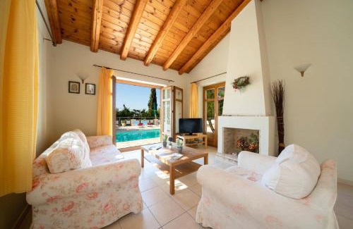 Antipata Villa | Villa Delfini by Villa Plus