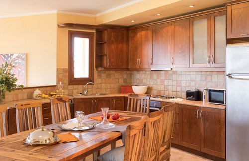 Petaleia Villa | Villa Dendrilia By Rodostamo Collection