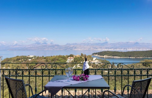 Petaleia Villa | Villa Dendrilia By Rodostamo Collection