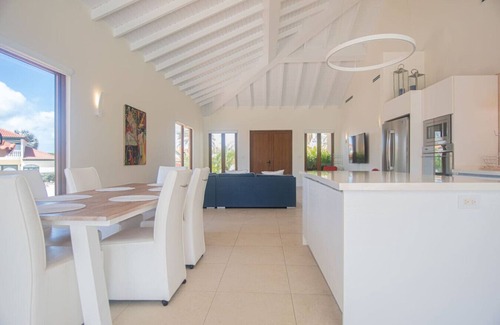 Noord House | Villa Di Oro!Close to Palm Beach!