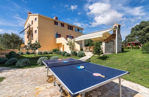 Sisan Villa | Villa Divina in Sisan