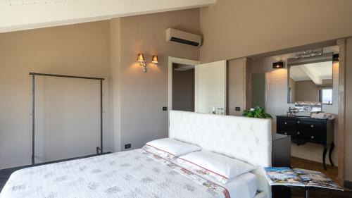 Pieve a Elici Villa | Villa Dolphin 10, Emma Villas