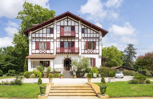 Soustons Villa | Villa 'Domaine De Bellegarde' with Private Terrace, Private Garden and Wi-Fi