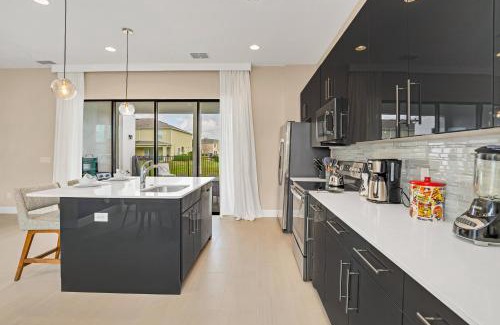 Loughman House | Villa Domani 5 Bedroom Home with Pool (2018)