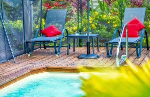 Lamentin Villa | Villa Domi des Caraïbes confortable avec une piscine chauffée, une citerne tampon, accès Netflix, adaptée pour l'accueil de jeunes enfants avec une piscine sécurisée et des jouets