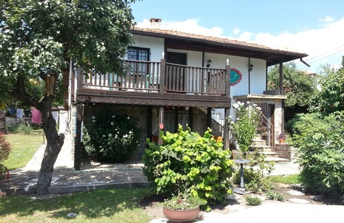Bryastovets Apartment | VILLA EDEN: Traditional Detached Bulgarian House