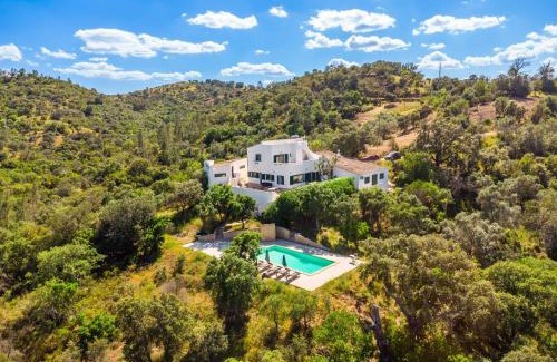 Corte Vidreiro Villa | Villa Eiras Altas Grande by Portucasa