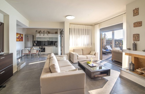 Mavrikiano Villa | Villa Elena, only 50m from the sea, amazing sea views of Elounda Bay